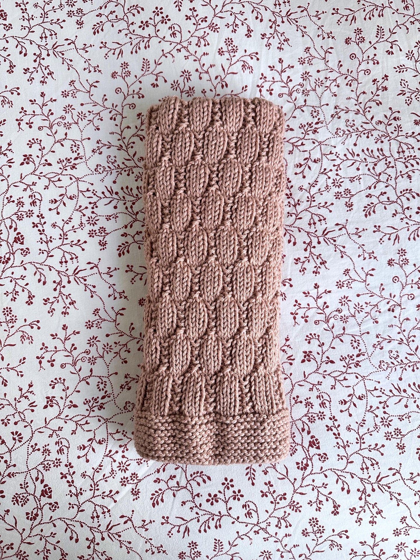 beehive baby blanket knitting pattern folded blanket detail