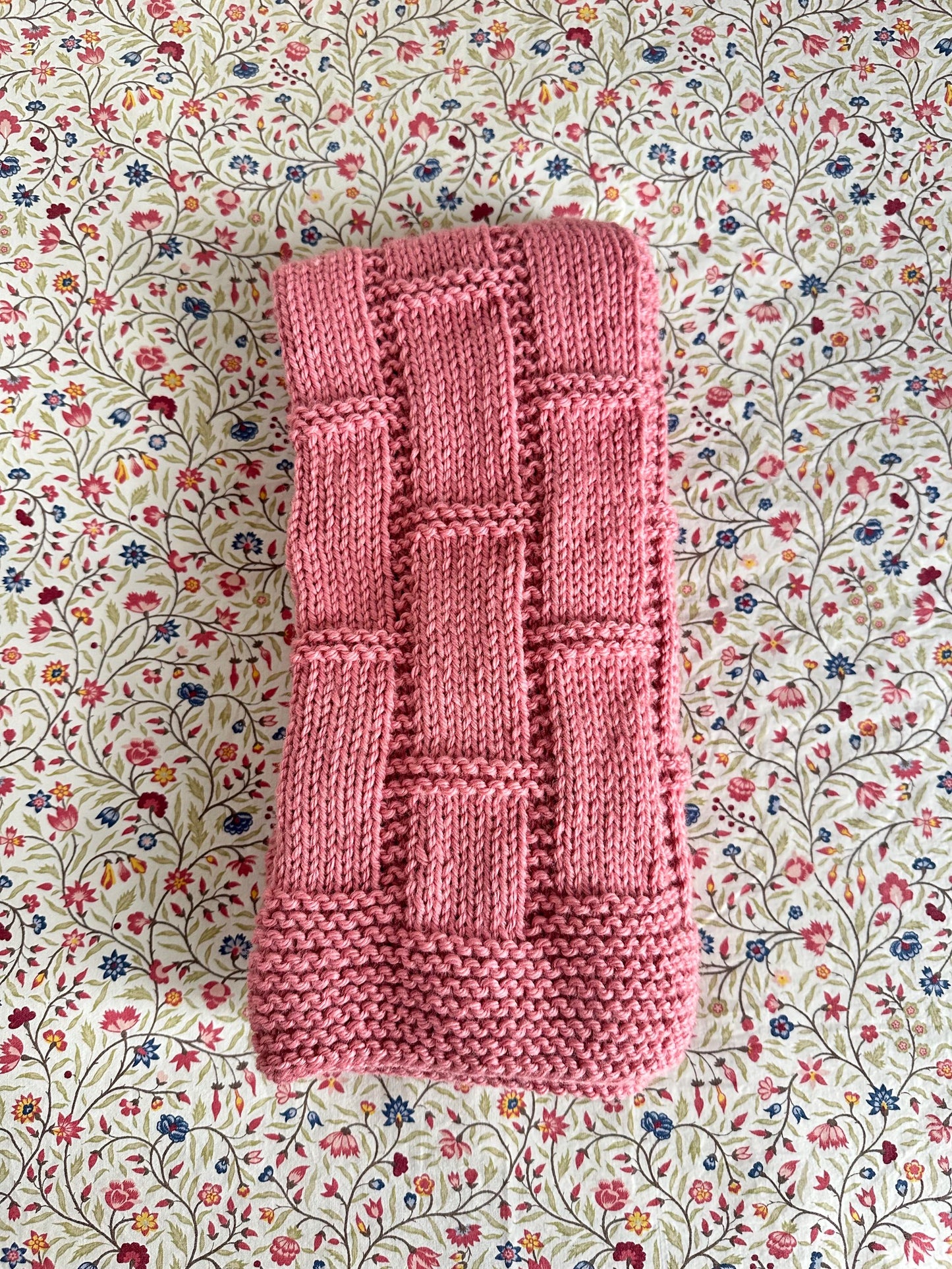 bricks baby blanket knitting pattern folded blanket detail