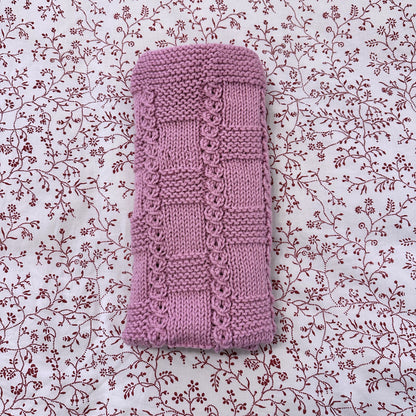 chess line baby blanket knitting pattern folded blanket detail mauve