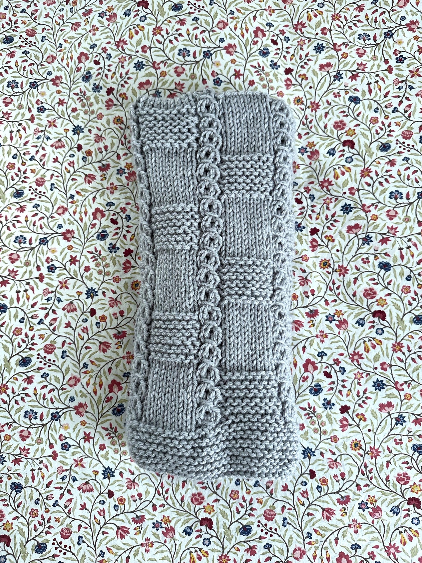 chess line baby blanket knitting pattern folded blanket detail
