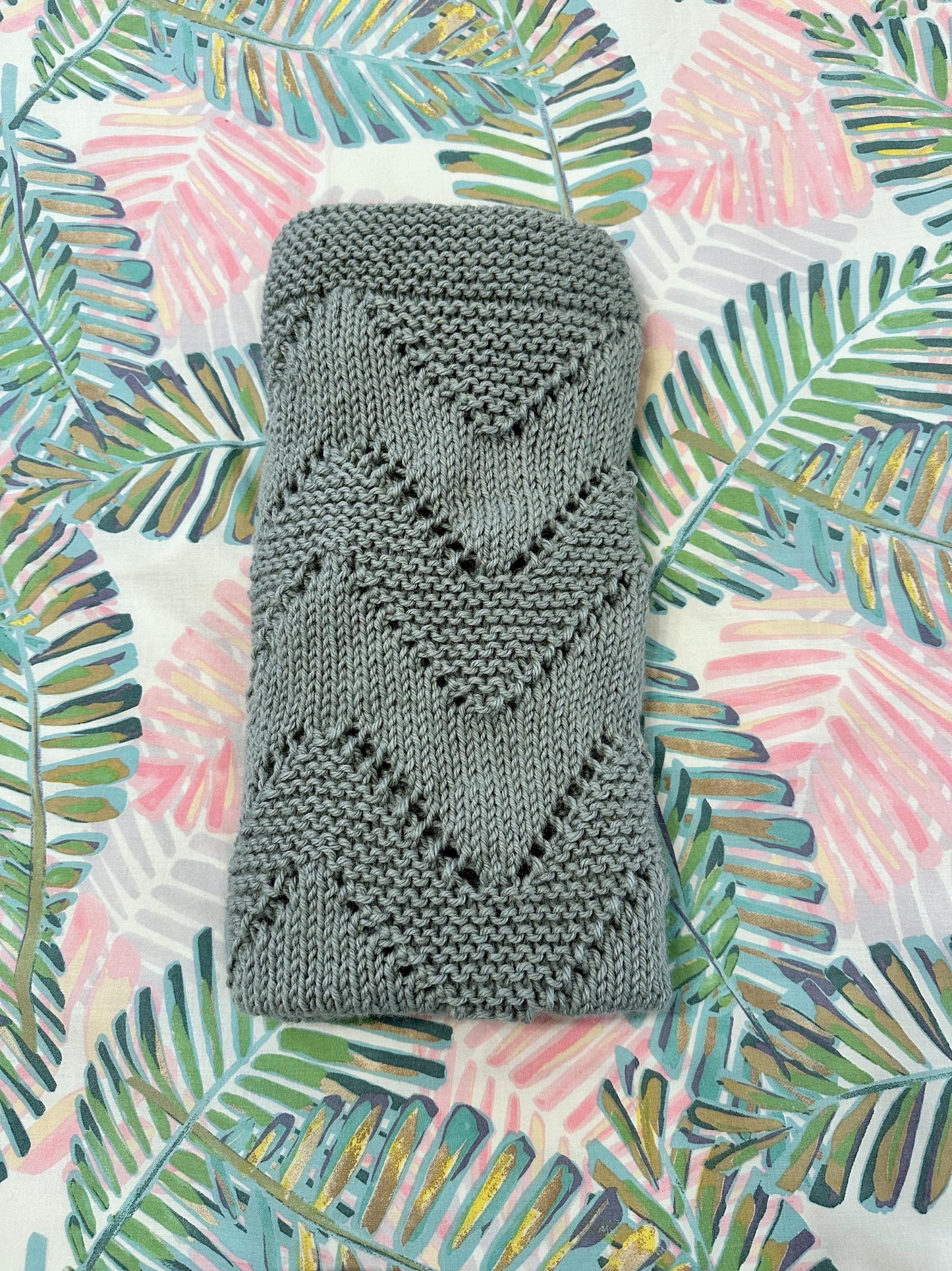 diamond baby blanket knitting pattern folded blanket detail