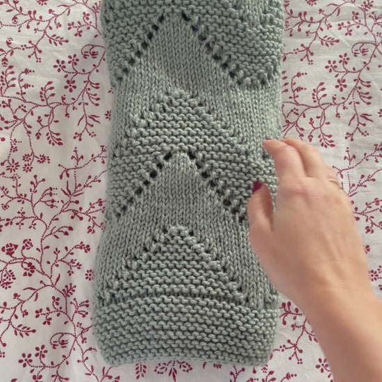 diamond baby blanket knitting pattern video showing textured knit in movement